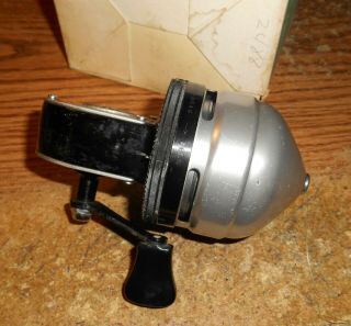 VINTAGE SHAKESPEARE 1810 MODEL DK CLOSED FACE SPINNING REEL/IN BOX/RARE 4