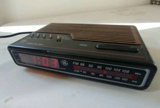 Vintage Ge Digital Alarm Clock Radio Model 7 - 4612a