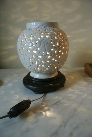 Mid Century Porcelain Blanc De Chine Pierced Oriental Accent Lamp