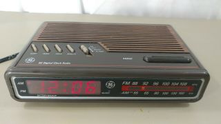 Vintage Ge 7 - 4612a Digital Alarm Clock Radio Wood Grain Fm/am.