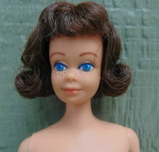 Brunette Midge Mattel Barbie Doll Friend and side kick 1960 ' s Vintage Stand NR 8