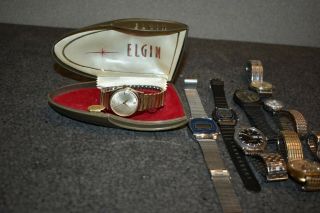 Mens Vintage Elgin 17 Jewel Mechanical Watch In The Clamshell Case