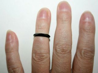 ANTIQUE VICTORIAN FACETED WHITBY JET CHILD ' S BAND RING 2