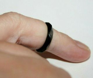 ANTIQUE VICTORIAN FACETED WHITBY JET CHILD ' S BAND RING 4