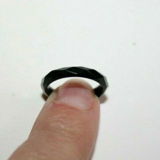 ANTIQUE VICTORIAN FACETED WHITBY JET CHILD ' S BAND RING 5