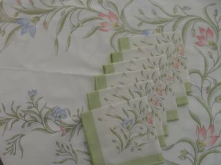 Vintage Large Floral Table Cloth With 6 Napkins