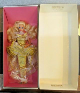 Vintage " Golden Greetings " Barbie Special Edition Collectible Item Cc