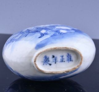 VERY FINE 19THC CHINESE BLUE WHITE SCENIC PORCELAIN SNUFF BOTTLE YONGZHENG MARK 8