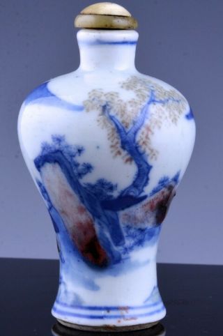FINE 19THC CHINESE BLUE WHITE COPPER RED FIGURAL PORCELAIN MEIPING SNUFF BOTTLE 3