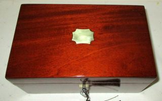 LOVELY USEFUL VICTORIAN SOLID MAHOGANY & BRASS TABLE TOP BOX with key 2