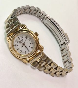 Vintage Bulova Gold Tone Watch Ladies Quartz Wristwatch Battery