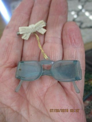 Vintage Plastic Mod Blue Opening Sunglasses Dangle From White Bow Brooch/pin