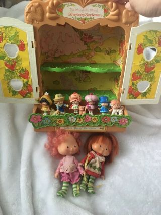 Vintage Wonderful World Of Strawberry Shortcake Play Cabinet House 6 Miniatures