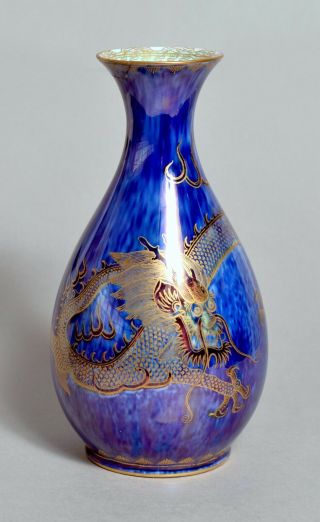 Stunning Antique Wedgwood Lustre Chinese Dragons Vase