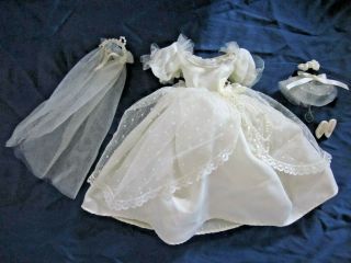 Vintage Mattel 1995 Barbie White Wedding Dress Ball Gown Outfit Limited Edition