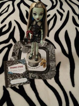 Pre - Owned 2009 Monster High 1st Wave Frankie Stein Doll & Accessories Complete