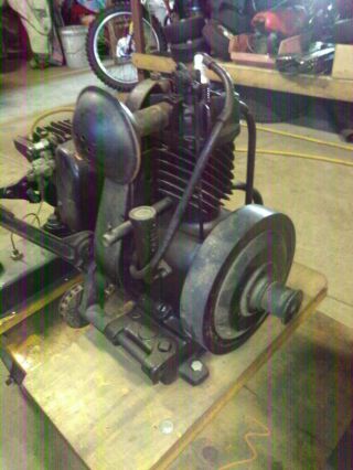 Vintage Briggs and Stratton antique engine display slant fin FH,  Y,  Wmb. 3