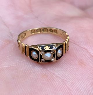 A Antique 18ct Gold,  Diamond & Pearl Victorian Memorial Ring,  1860.