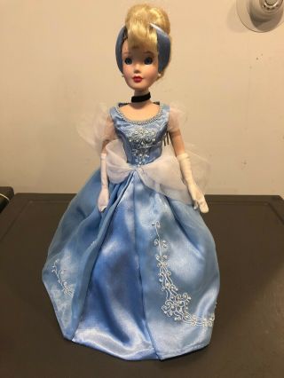 Disney Vintage Cinderella Porcelain Collectible Doll Brass Key Pre - Owned Stand