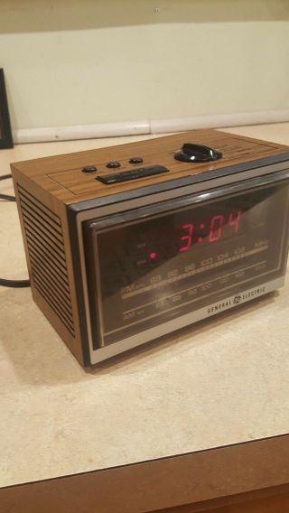 Vintage Ge 7 - 46200 Digital Am / Fm Clock Radio Alarm Woodgrain