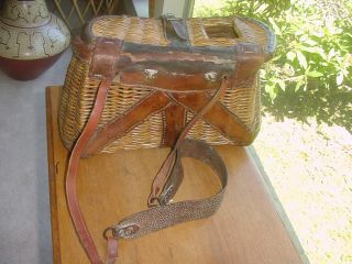 OLD FISHING CREEL BASKET WITH STRAP AND BAIT COOLER CUP 4