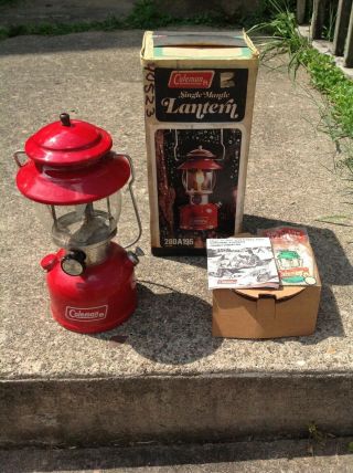 Wow L@@k Vintage Htf Red Coleman 200a195 Lantern - Papers