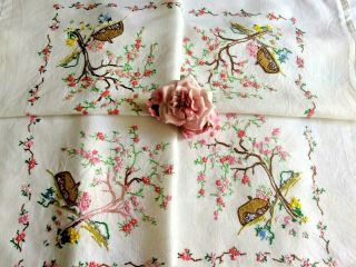 VINTAGE LINEN Large HAND EMBROIDERED TABLECLOTH BLOSSOM TREES COTTAGE & GARDEN 3
