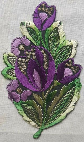 Vin.  Embroid.  Applique Depicts A Group Of Purple Flowers W/metallic Accents