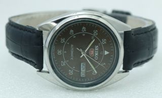 VINTAGE SEIKO 5 MEN ' S AUTOMATIC 17 JEWELS 7009 DAY & DATE JAPAN MADE WATCH 5