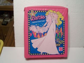 Vintage 1977 Mattel Barbie Fashion Doll Case Pink With 6 Hangers & Misc Clothes