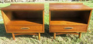 Gorgeous Pair Mid Century Modern Walnut Nightstands End Table 50s 60s