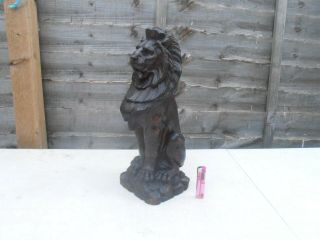 A Good Well Carved Large Antique Carved Oak Lion Newel Post Top