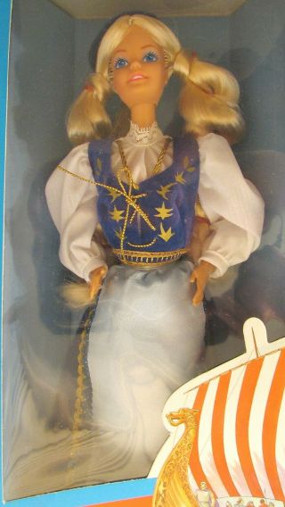 1986 Superstar Era Barbie Vintage Icelandic Dolls of the World 3189 NRFB 2