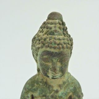 16TH CENTURY CHINESE BRONZE FIGURE OF A BUDDHA SEATED ON DOUBLE LOTUS THRONE 2