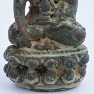 16TH CENTURY CHINESE BRONZE FIGURE OF A BUDDHA SEATED ON DOUBLE LOTUS THRONE 3