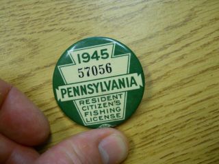 1945 Pennsylvania Fishing License Button Pin Badge Light Scuff Mark Good Color 2