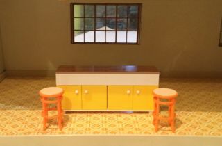 Tomy Smaller Homes Dollhouse Furniture - Kitchen Bar Island & Stools