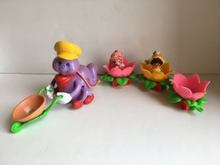 Vintage Strawberry Shortcake Berry Busy Bug Worm Train With Miniatures Mini Doll