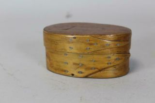 RARE 19TH C MINIATURE ALFRED,  MAINE SHAKER OVAL STORAGE BOX WITH UNUSUAL FINGERS 2