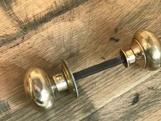 A Victorian Solid Brass Door Handles Knobs Back Plate Spindle Screws A6