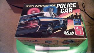 Amt Ford Interceptor Police Car Model Kit 1/25