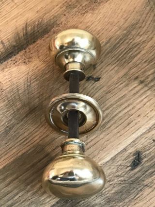 A Victorian Solid Brass Door Handles Knobs Back Plate Spindle Screws a9 3
