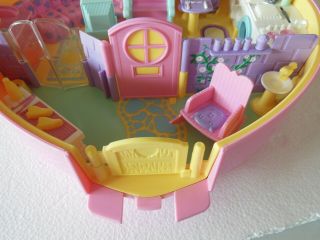 VINTAGE POLLY POCKET LUCY LOCKET LARGE HEART SHAPED PLAY CARRY CASE BLUEBIRD ENG 6
