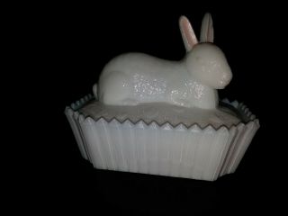 Antique Wg Milk Glass Bunny Rabbit Covered Dish Trinket Candy Dish
