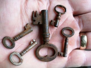 5 X Small Little Tiny Old Antique Vintage Keys Collector,  Steampunk 0106