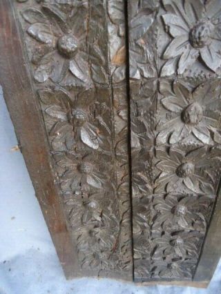 TWO RARE 16TH CENTURY OAK CARVED FLOWER HEADS PANEL 2