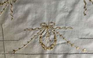 Gorgeous Antiques Golden Ton Yellow Silk Embroidered Wreaths & Bows Doily 23 