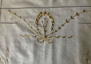Gorgeous Antiques Golden Ton Yellow Silk Embroidered Wreaths & Bows Doily 23 