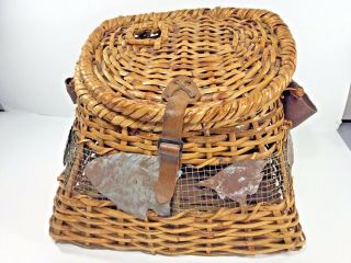 Vintage,  Wicker Fishing Creel Basket w/ Metal Fish Decoration 3