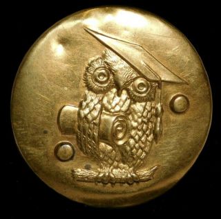 Antique Vtg Button Wise Old Owl In Brass Metal Large Sz B12